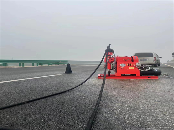 垫江马路路基路面开裂下沉注浆加固灌浆