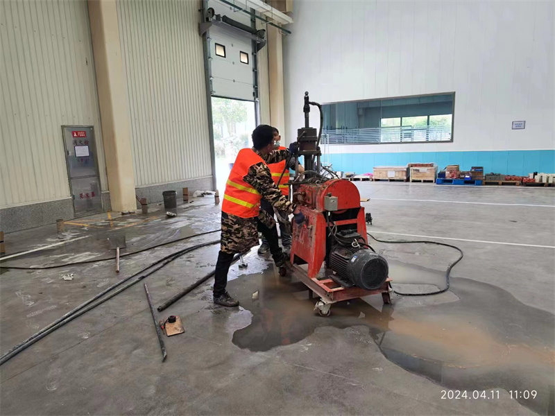 垫江厂房地面下沉塌陷注浆加固施工